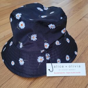 Alice + Olivia daisy print bucket hat